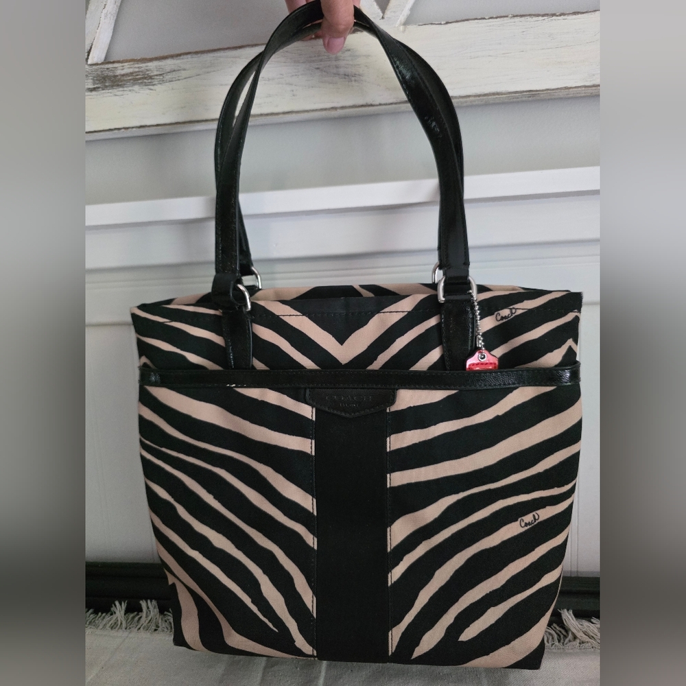 Coach Signature Stripe Zebra Print Tote F23283 With Round Keychain Coin Purse
